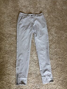 Abendroth Women’s Lightweight Chino Pants in Light Gray